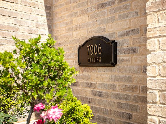 3rd image of 7906 Oakview Dr