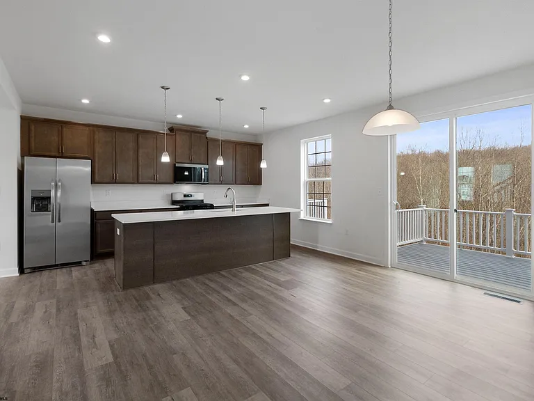 39 Dover Ct — Photo 5