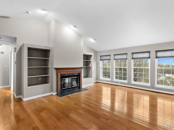 3rd image of 14 Winter Valley Dr