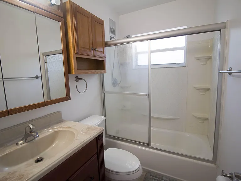 909 NE 12th Ave — Photo 15