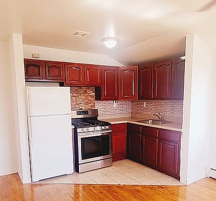 2nd image of 145-36 Frankton St Floor 2