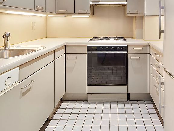 3rd image of 335 W 87th St #4