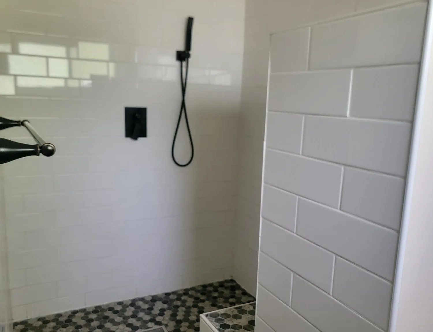 1405 Bates Dr — Photo 2