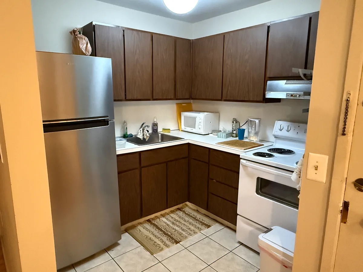 Building Photo - 402 Hill St #2