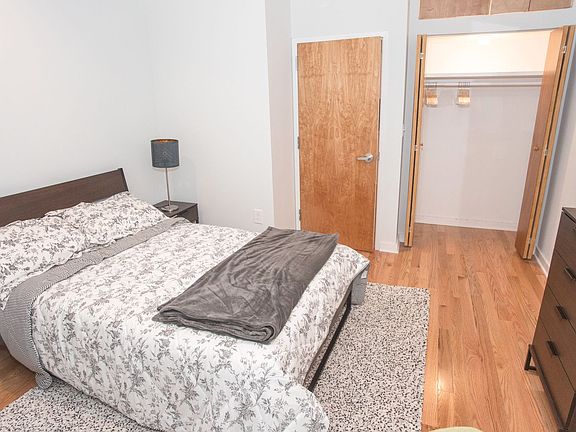 3rd image of 2016 Locust St APT 1