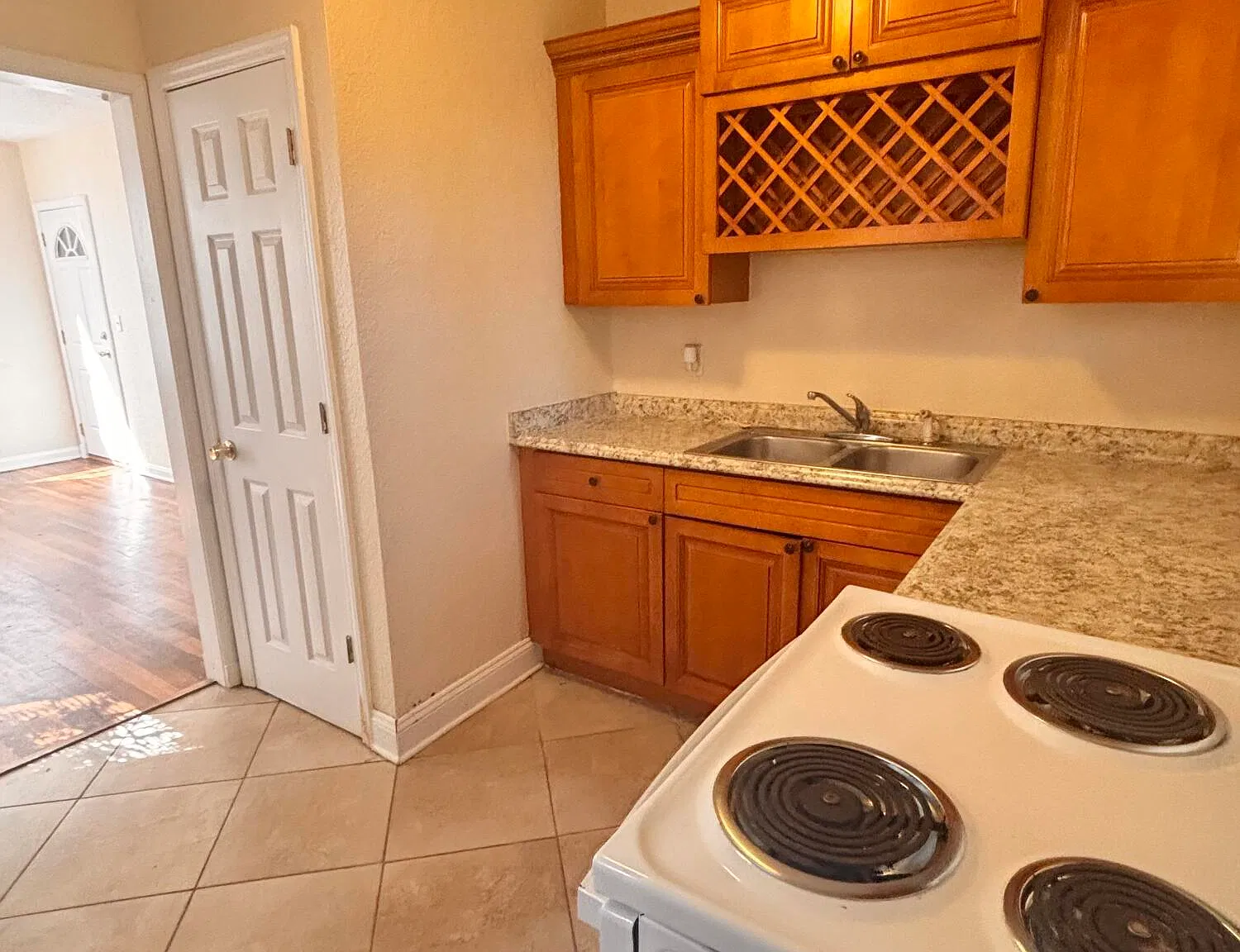 2 bed, 1.0 bath, 800 sqft, $1,095 — Photo 4