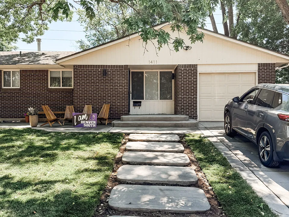 1411 S Magnolia Way