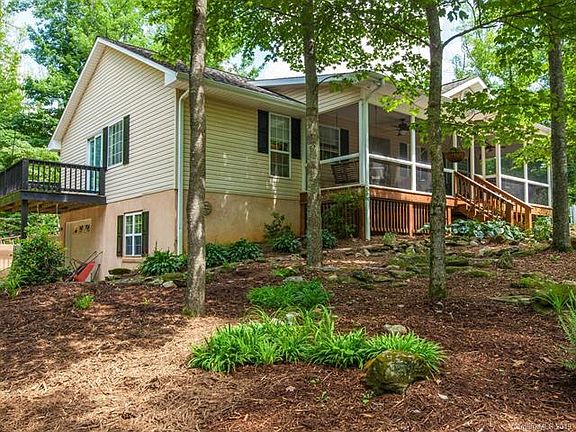3rd image of 1068 Mountain Lakes Dr