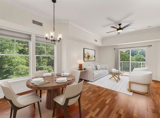 38 Village Rd APT 715, Middleton, MA 01949