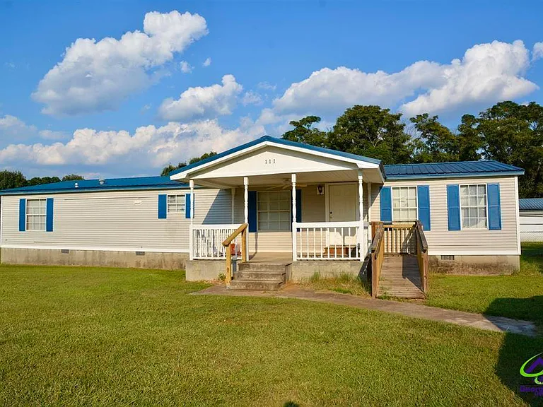 111 Brighton Dr — Photo 1