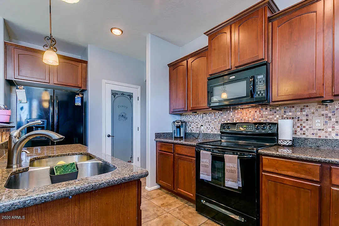 4 bed, 2598 sqft, $2,700 — Photo 4