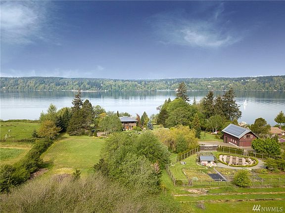 10 acres of rolling pasture, 365 feet of Waterfront.