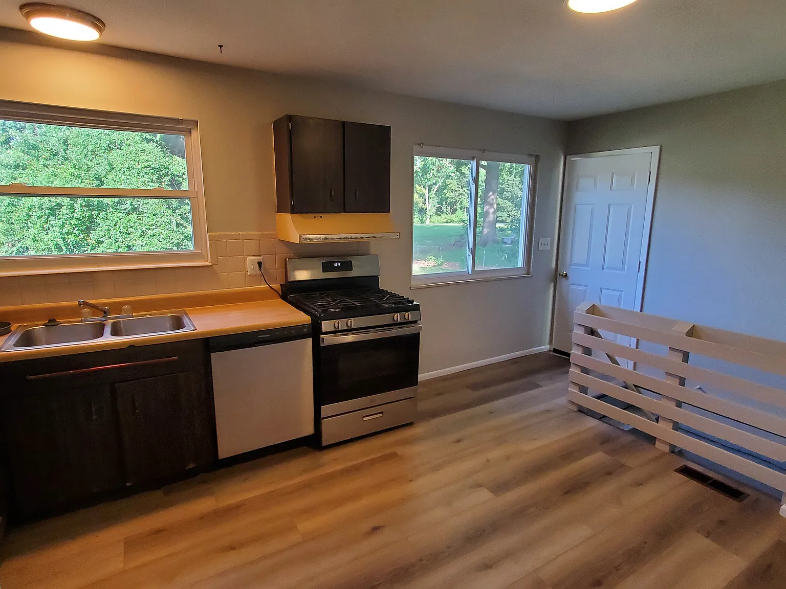 3 bed, 864 sqft, $1,550 — Photo 3