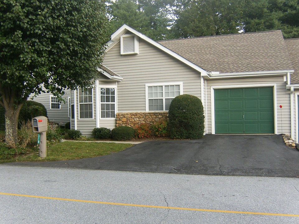1st image of 318 Laurel Park Pl