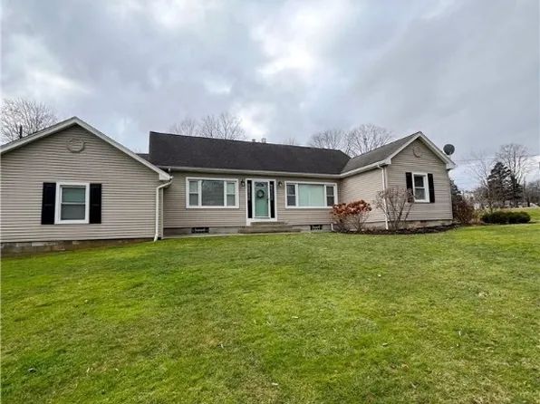 5701 Beechwood Dr, Poland, OH 44514