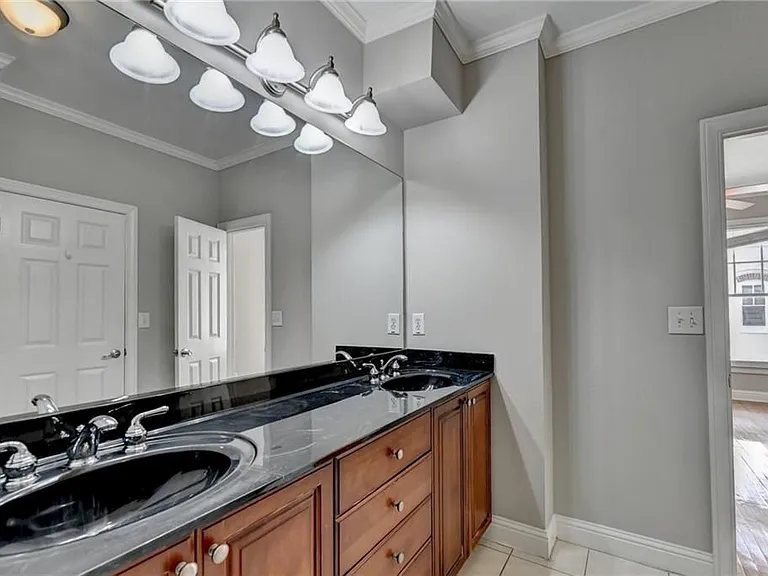 813 Clifton Heights Ln — Photo 37