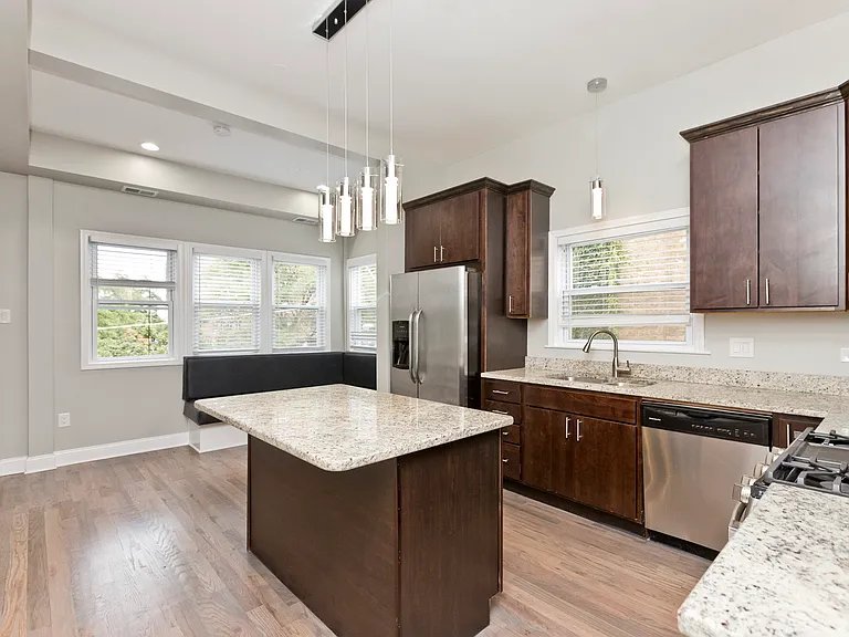 1324 W Byron St #2 — Photo 2