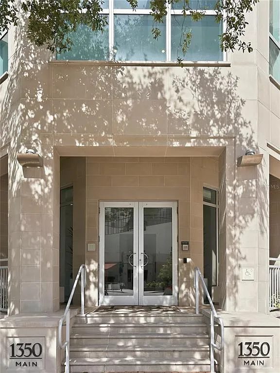 1 bed, 1.0 bath, 705 sqft, $2,900 — Photo 2