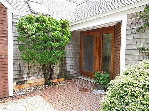 Front entry to foyer/atrium area.