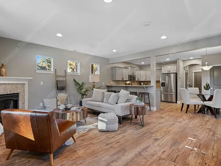 952 Timber Pine Dr — Photo 2