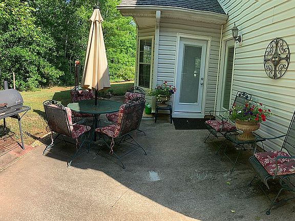 5th image of 230 Albertas Ct
