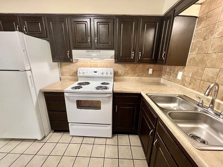 Countrybrook Apartments — Photo 41