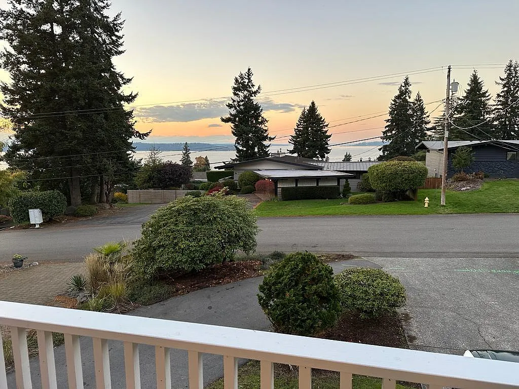 8 bed, 4.5 bath, 3340 sqft, $6,500 — Photo 3