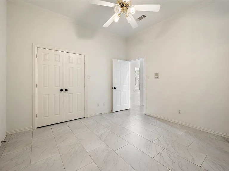 1004 Chimney Hill Trl — Photo 23