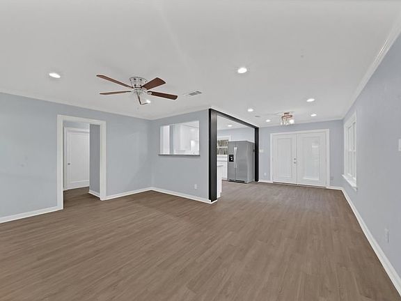 4th image of 2601 S Houston Dr