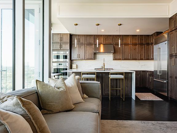 2nd image of 1616 W End Ave #2304