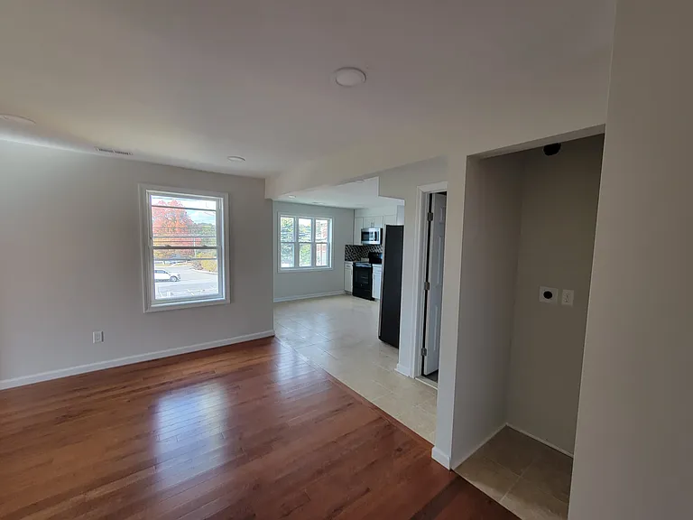 170 Farmington Ave #2 — Photo 24