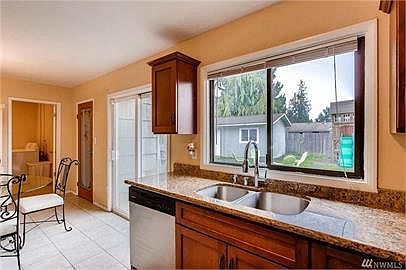 4th image of 1306 28th Pl SE