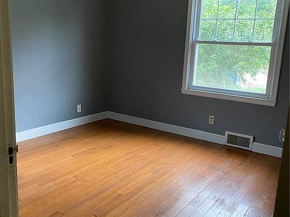 4th image of 235 E Penn St