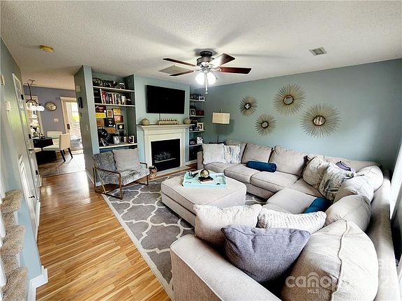 3rd image of 1491 20th Ave NE APT 3