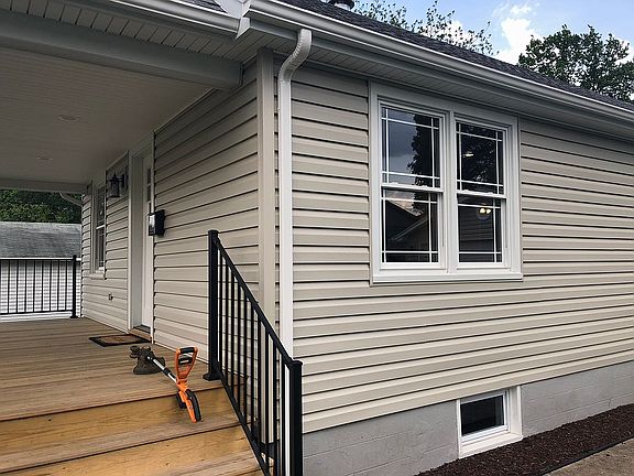 2nd image of 115 W Florence St