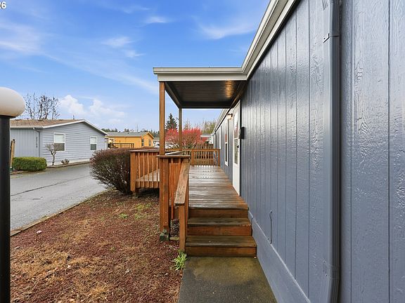 4th image of 23140 NE Halsey St