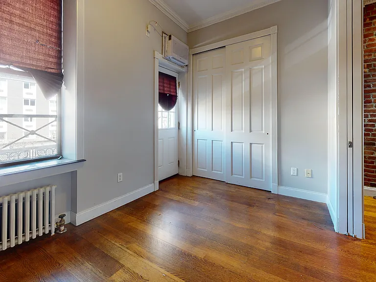 724 10th Ave #3B — Photo 9
