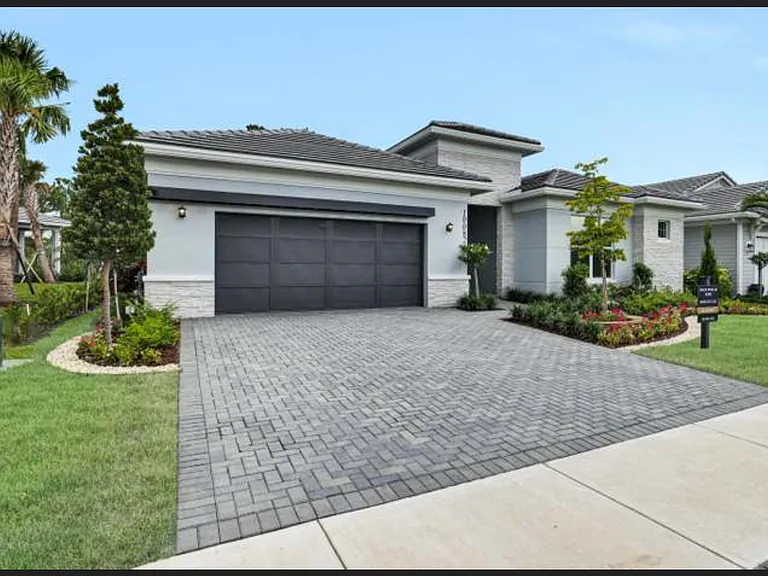 10082 Timber Creek Way — Photo 2
