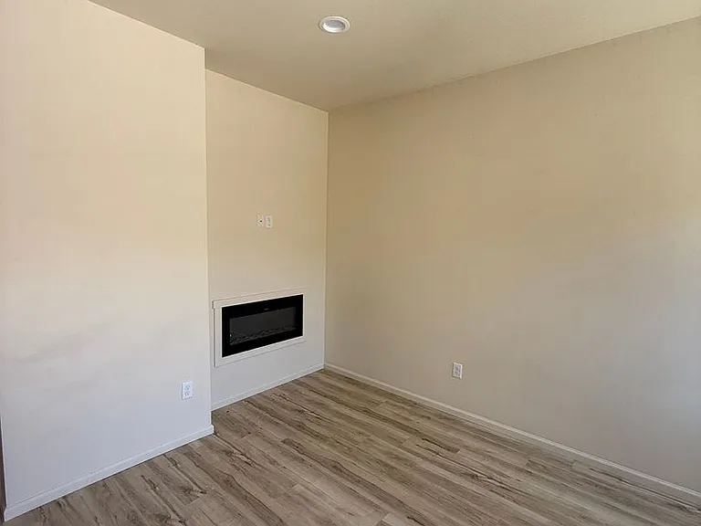 2221 Union Ave — Photo 3