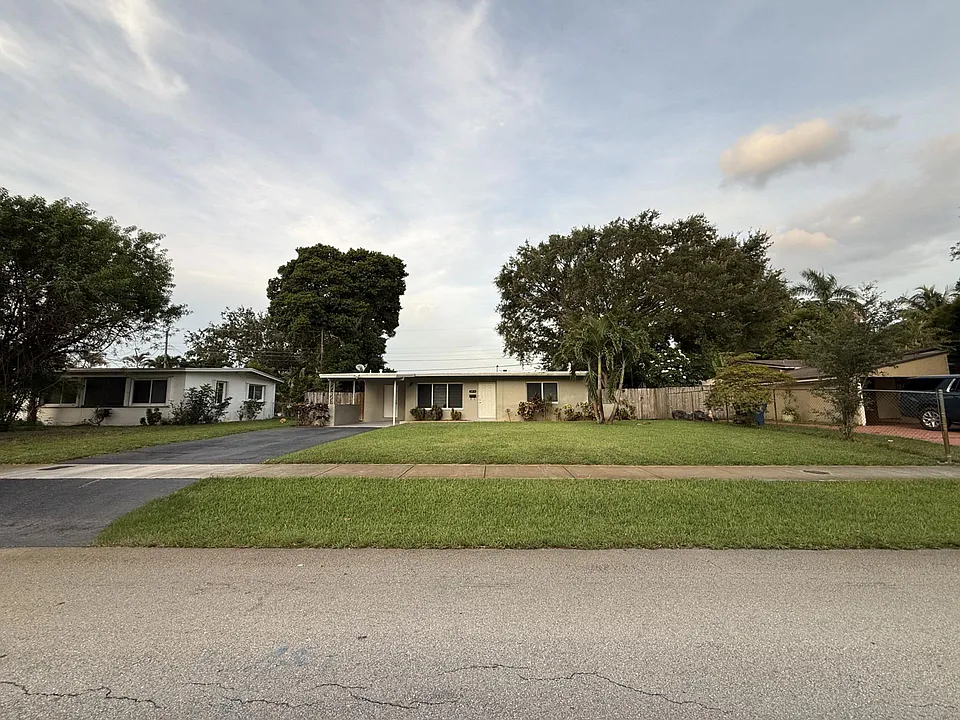 2316 SW 35th Ave
