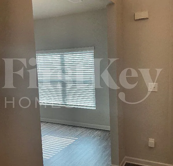 1419 Cragston Dr — Photo 2