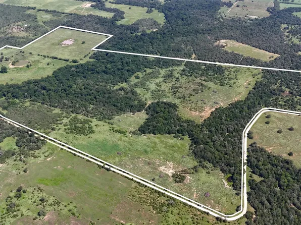 9590 Maynard Hallmark Rd, Flatonia, TX 78941
