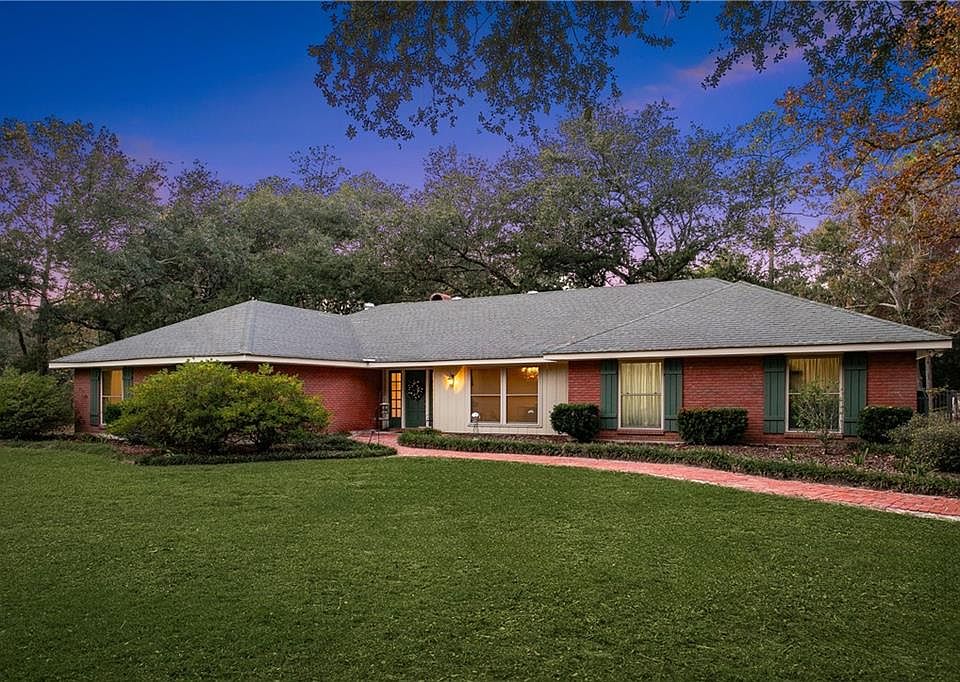1st image of 61213 Brittany Dr