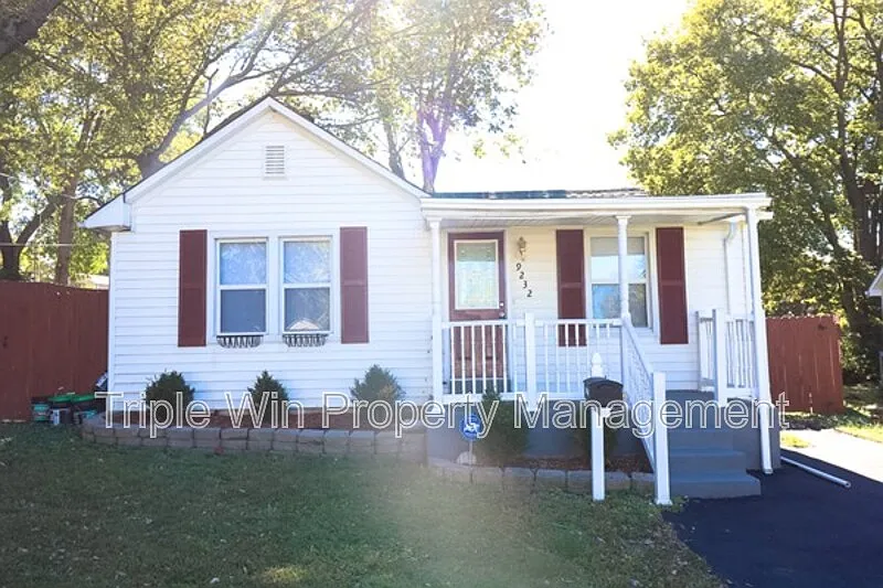 3 bed, 1.0 bath, 770 sqft, $1,450 — Photo 1