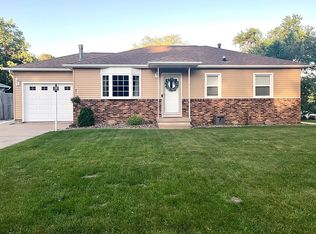 427 N Francis St, Cedar Falls, IA 50613