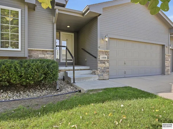 1006 N 185th St, Elkhorn, NE 68022