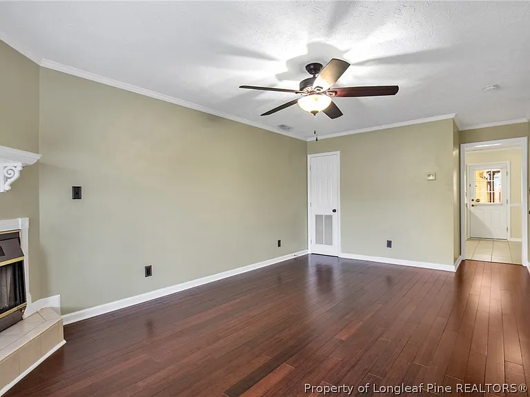 425 Cityview Ln — Photo 6