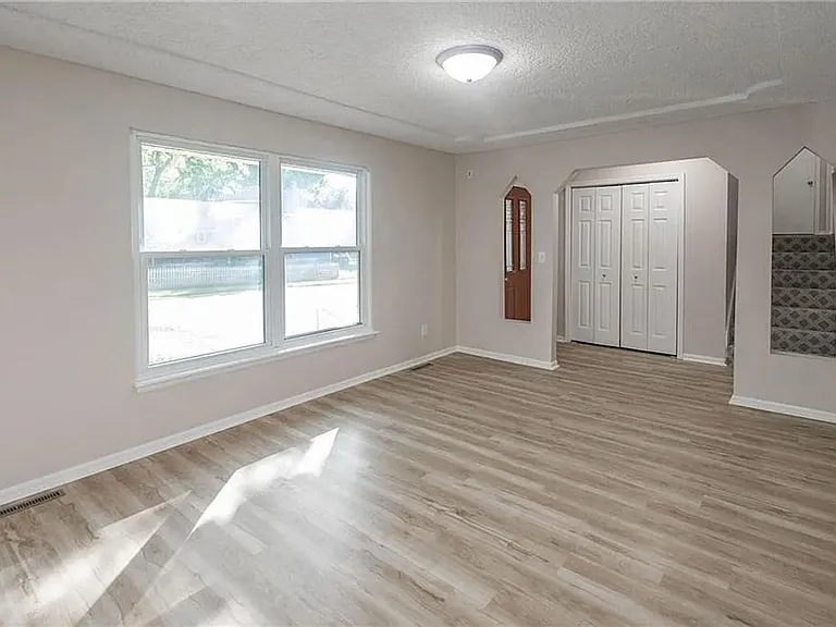 14723 S Wyandotte Dr — Photo 5