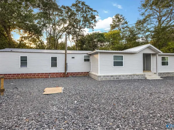 265 Robin Dr, Albertville, AL 35950