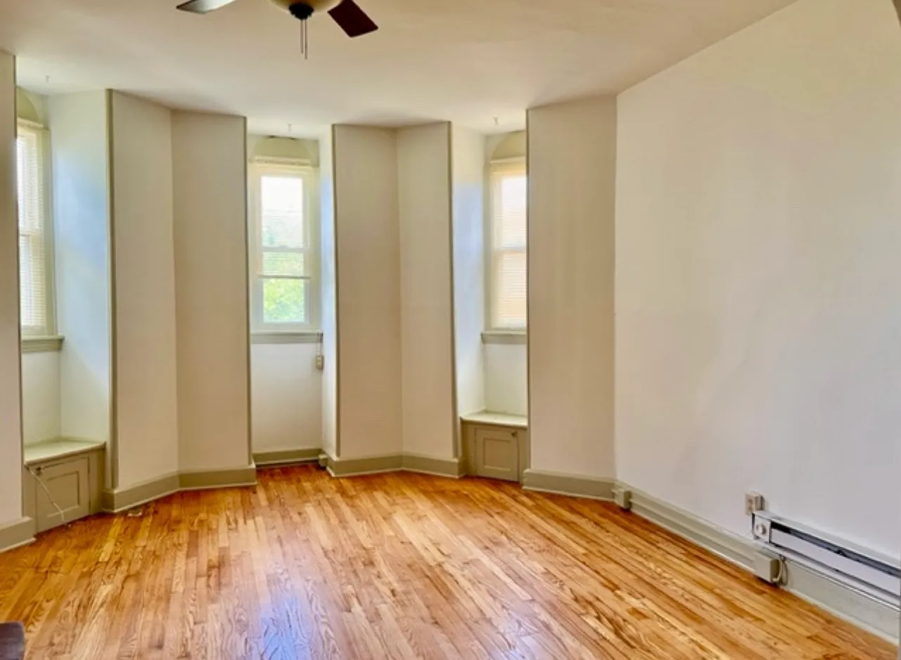 1 bed, 900 sqft, $1,200 — Photo 4
